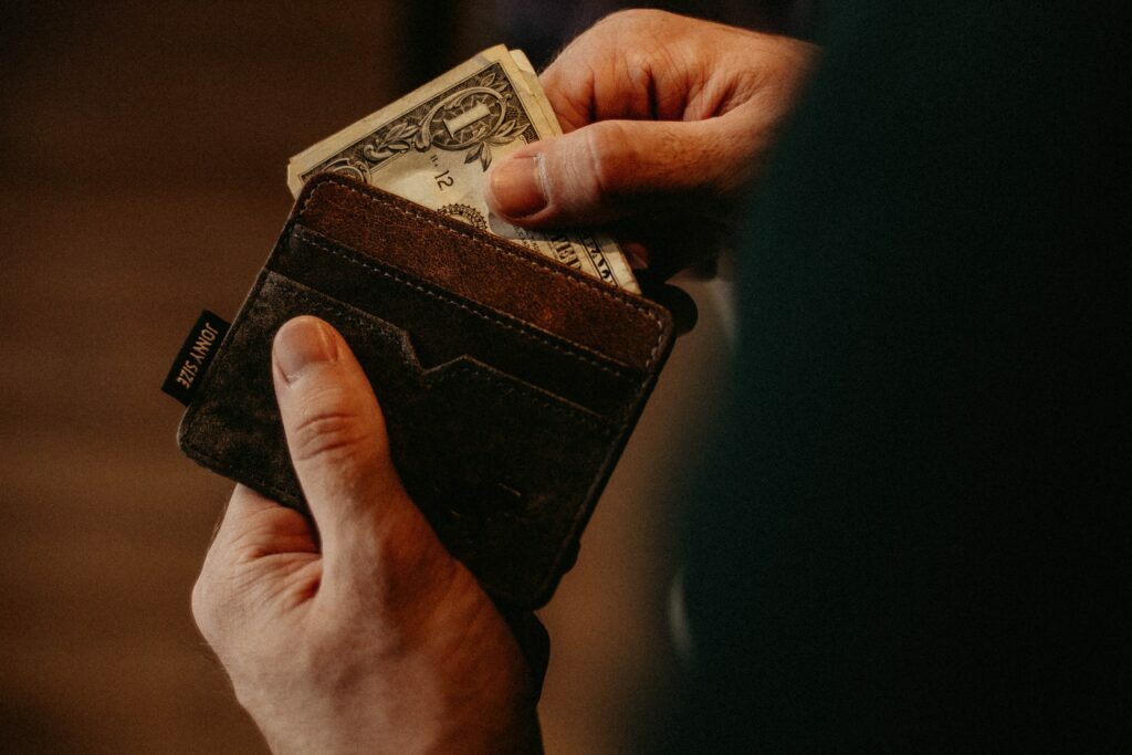 Taking money out of the wallet